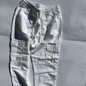 Women’s Gap white cotton joggers.